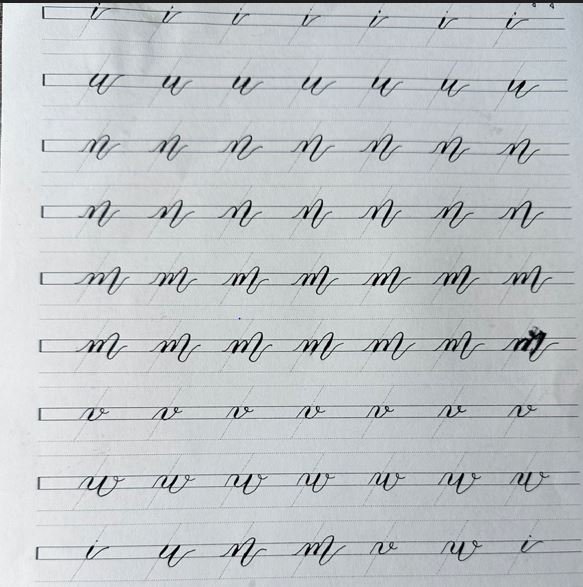 Chữ caligraphy in thường nhóm 2 (i,u,n,m,v,w) || Hành trình luyện chữ ngày 3 day 3